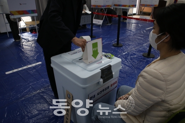 [포토] 충북 총선 사전투표율 첫날 오후 2시 9.93%